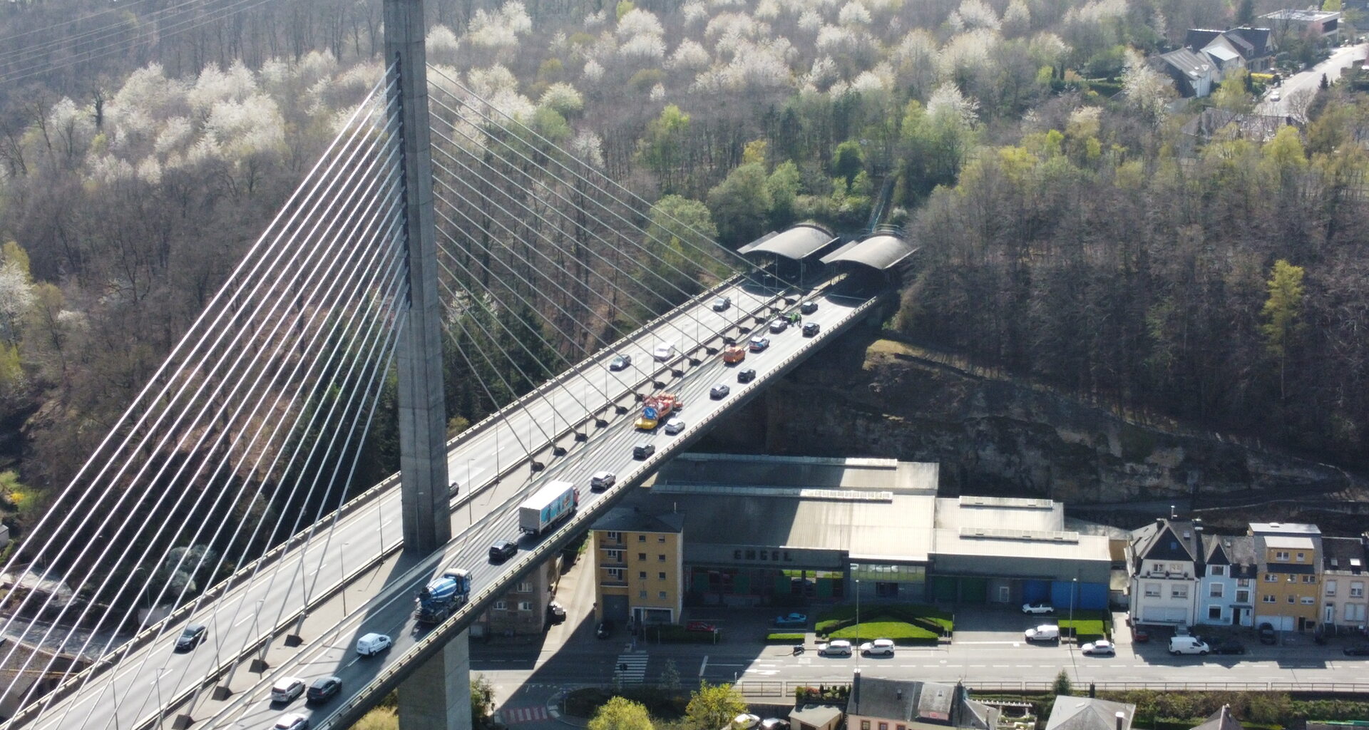 RTL Infos - Des "dommages" dans le tunnel Howald: Pagaille sur l'A1, des kilomètres de bouchons jusqu'au Kirchberg
