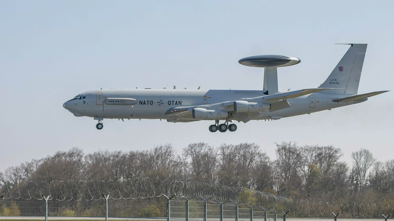 RTL Today - Eyes in the sky: NATO aircraft turns heads in Luxembourg