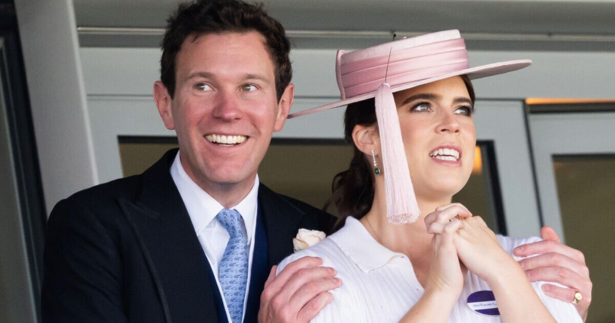 Princess Eugenie's sons get tour of King Charles' royal helicopter as it lands in London | Royal | News