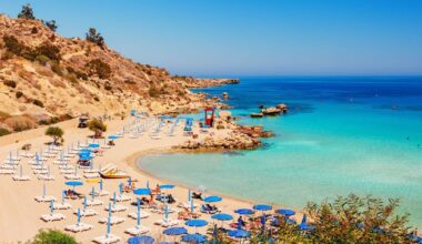 The stunning Mediterranean island with 4 million tourists a year that's 'divided in two' | World | News