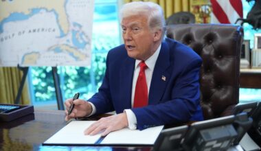 Trumpas dar kartą pagrasino Iranui karinėmis priemonėmis