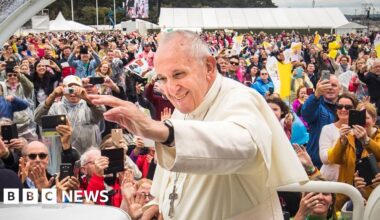 Northern Ireland and Irish leaders pay tribute to Pope Francis