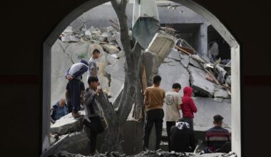 An Israeli strike on a media tent outside a Gaza hospital kills and wounds journalists | News