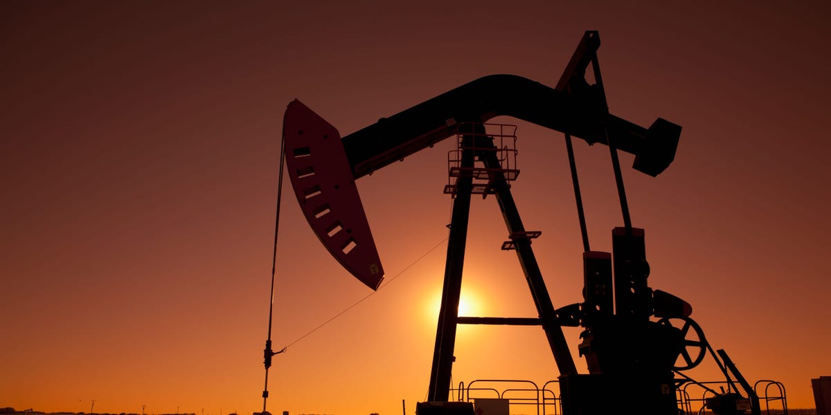 Oil Price Crash: Crude Touches Lowest Level in 4 Years Amid Trade Turmoil