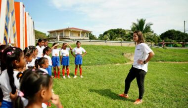 “En España es difícil jugar al fútbol y estudiar al mismo tiempo”