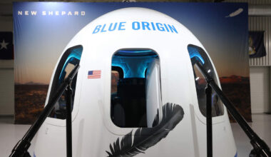 PICS: Katy Perry, Lauren Sanchez, Stun in Form-Fitting Space Suits | NewsRadio WFLA