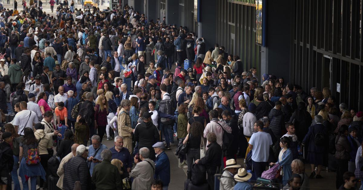 Spain and Portugal scramble to restore electricity after a still-unexplained power outage | National News