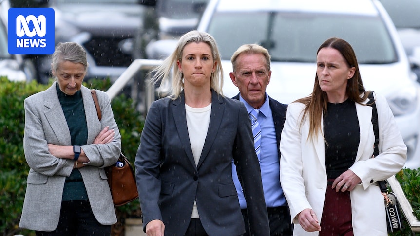 NSW Police's Amy Scott tells Bondi Junction stabbing inquest of moment she confronted killer Joel Cauchi