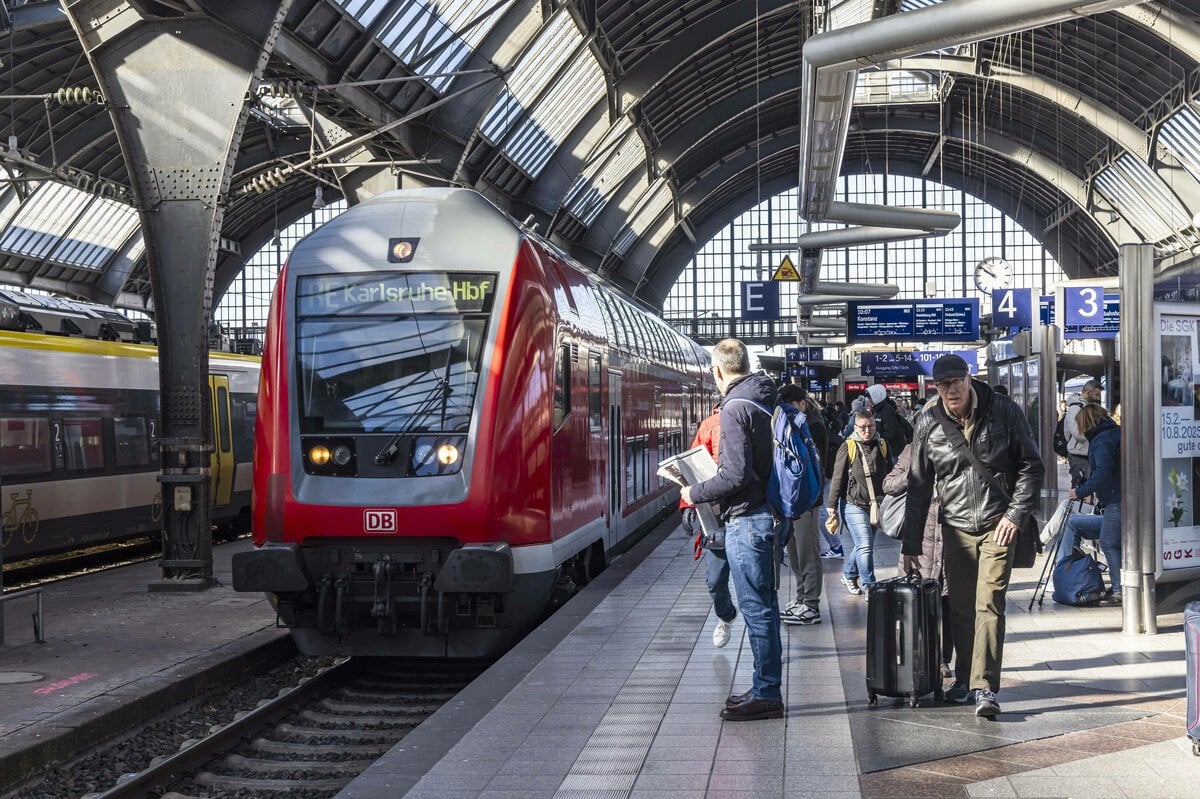 Positive Effekte durch Deutschlandticket: 560 Millionen Autofahrten weniger