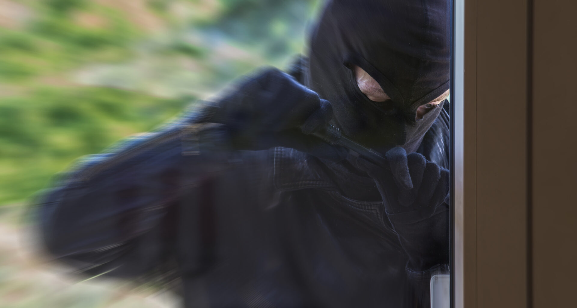 RTL Infos - Cambriolages au Luxembourg: Les voleurs défoncent une porte pour rentrer dans une maison