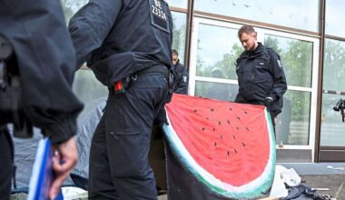 Vier propalästinensischen Aktivisten droht Ausweisung aus Deutschland - Deutschland