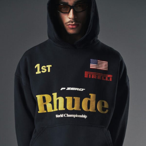 Rhude crée une collection capsule de vêtements avec Pirelli