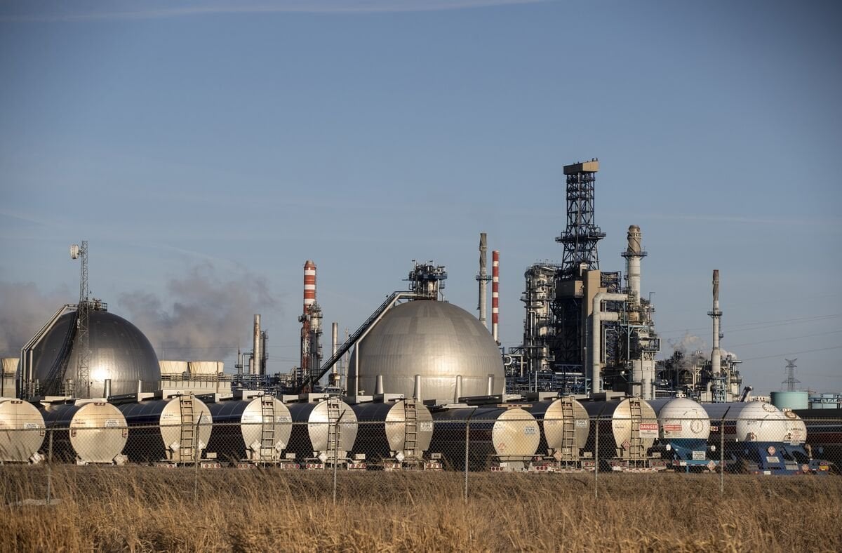 China Pivots From US to Canada for More Oil as Trade War Worsens