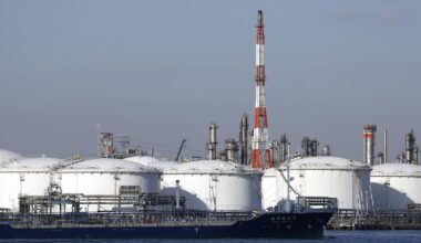 Oil Rises as Potential US Pressure on Iran Adds to Broad Rebound