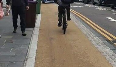 I think this cycle path layout in Stirling should be standard across Scotland, instead of the mess of confusion painted on our roads.  Kerbs used for separation from both road and pavement.  Neat.
