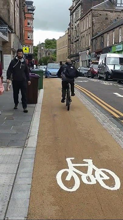 I think this cycle path layout in Stirling should be standard across Scotland, instead of the mess of confusion painted on our roads.  Kerbs used for separation from both road and pavement.  Neat.