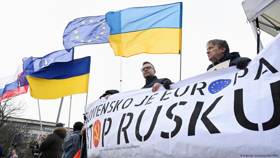 Slovakia passes law on NGOs amid criticism – DW – 04/17/2025