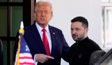 Ukraine updates: Trump says Zelenskyy hindering peace deal - dw.com