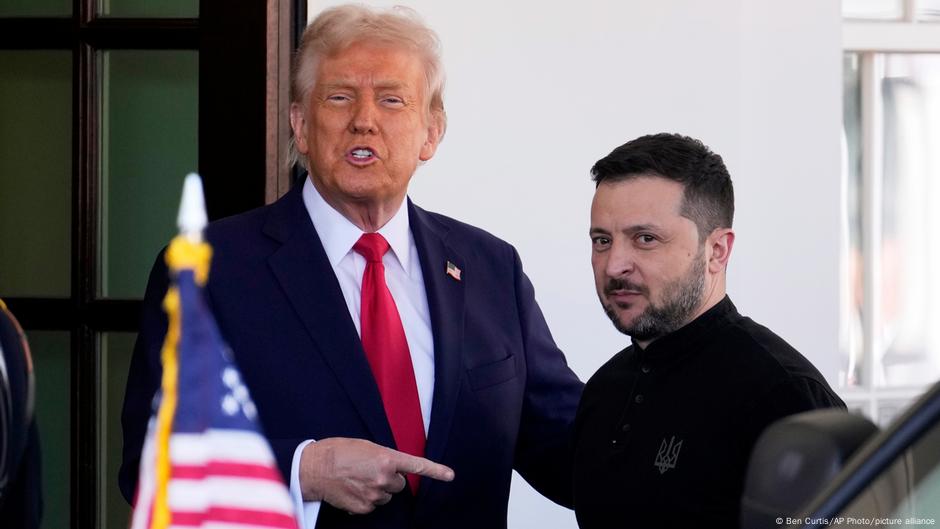 Ukraine updates: Trump says Zelenskyy hindering peace deal - dw.com