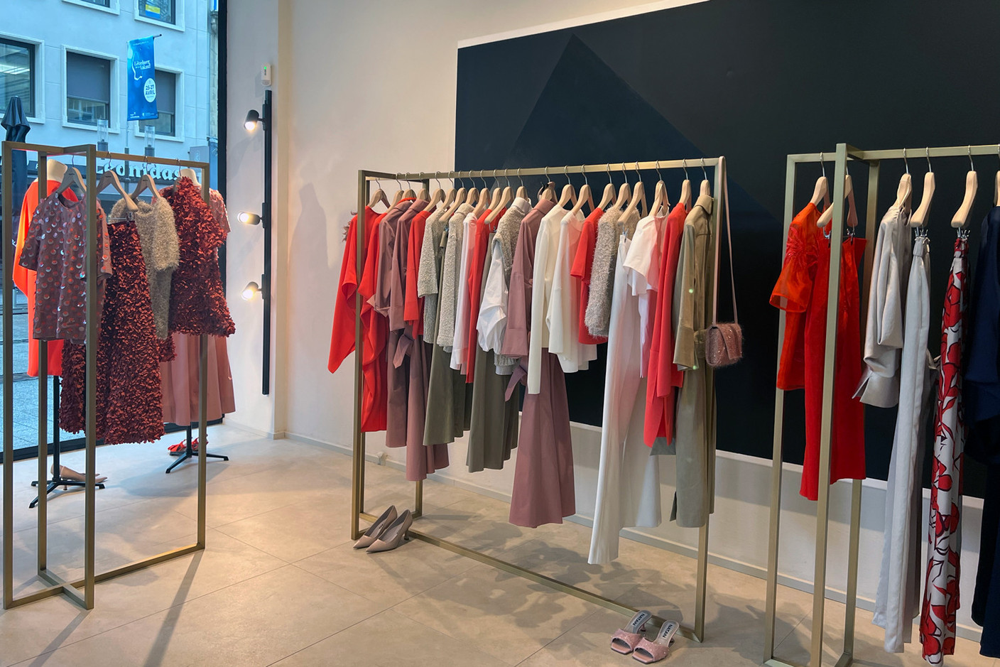 The latest collection blends floral prints, clean cuts and timeless elegance. Photo: Emilio Naud/Maison Moderne