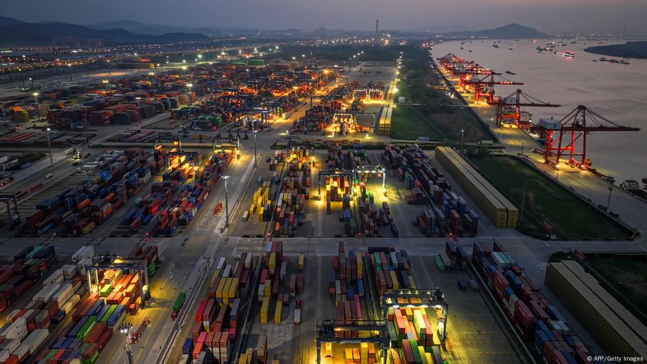 China slaps new 125% levy on US goods – DW – 04/11/2025