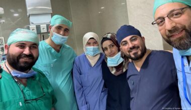 Syrian doctors leave Germany to work for free at home – DW – 04/15/2025