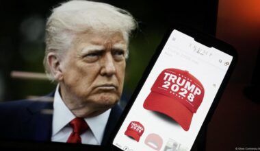 Donald Trump selling 2028 election merch despite term limit – DW – 04/25/2025