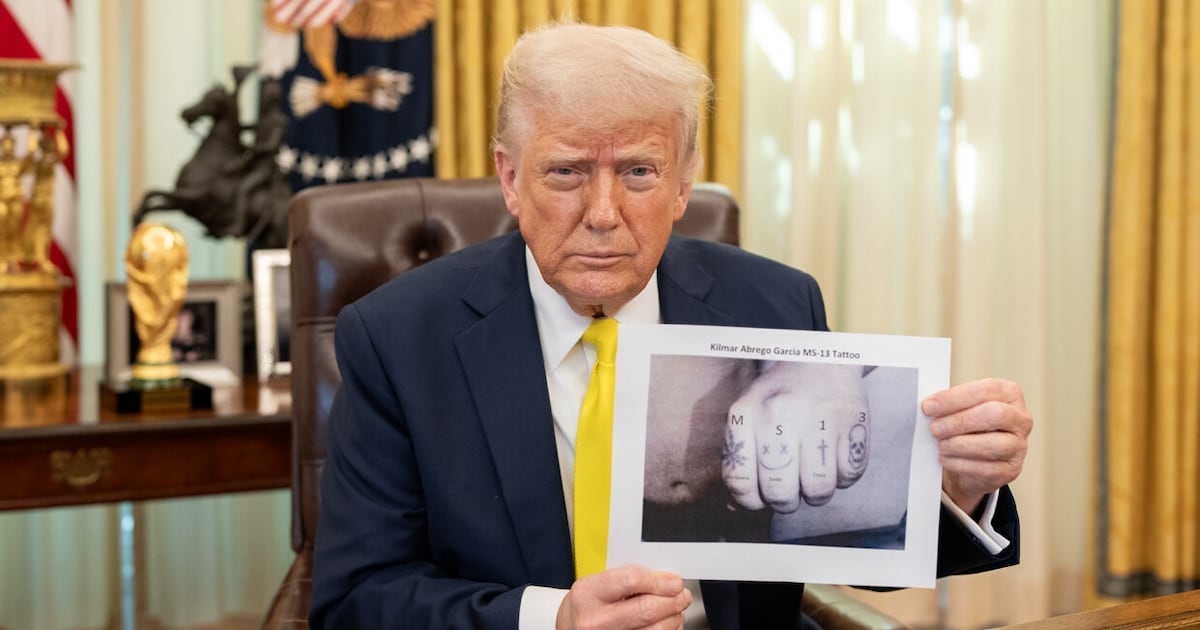 Internet Sleuths Slam Trump for ‘Photoshopping’ MS-13 Tat on Deported Dad’s Hand