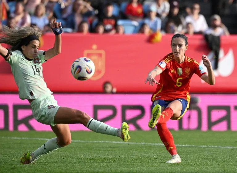 Aitana Bonmati letting fly as Spain ran riot against Portugal in the women's Nations League (MIGUEL RIOPA)
