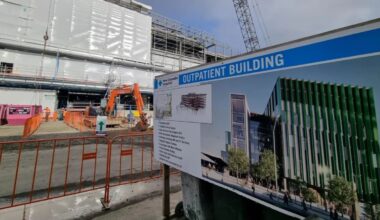 Former health chief criticises ICU bed reduction at new Dunedin Hospital