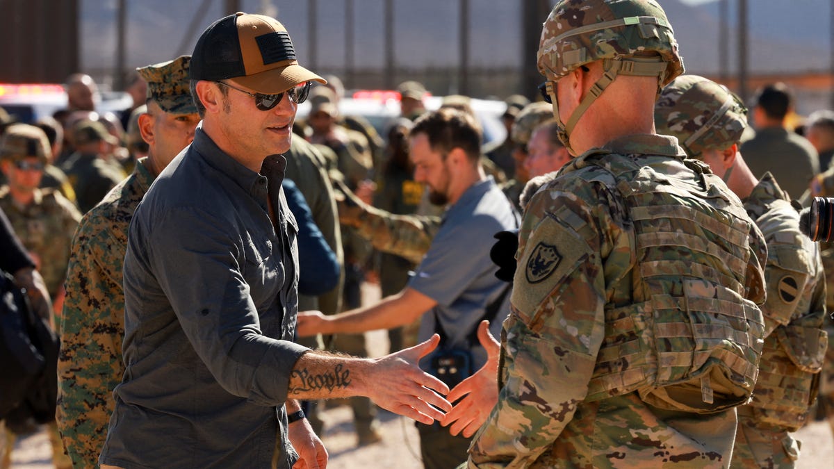 Trump gives military jurisdiction over federal border lands