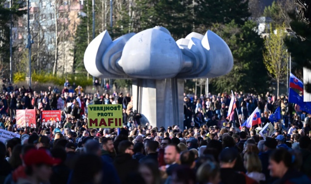 Anti-government demonstrations took place in Slovakia because of the "Russian law" — EADaily, April 4th, 2025 — Politics, Europe