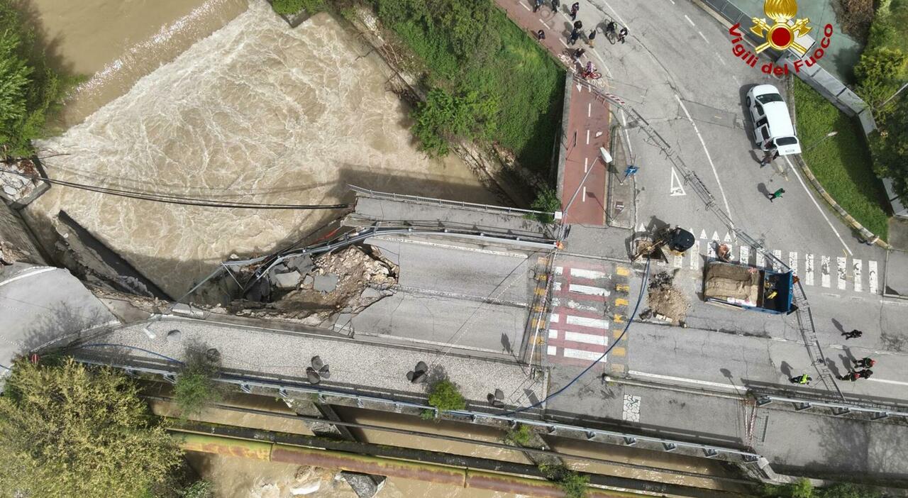 i corpi di Leone e Francesco Nardon trovati in una voragine. Erano in auto per aiutare i soccorritori. Allerta meteo in Piemonte