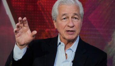 JPMorgan's Dimon says economy is facing 'considerable turbulence'