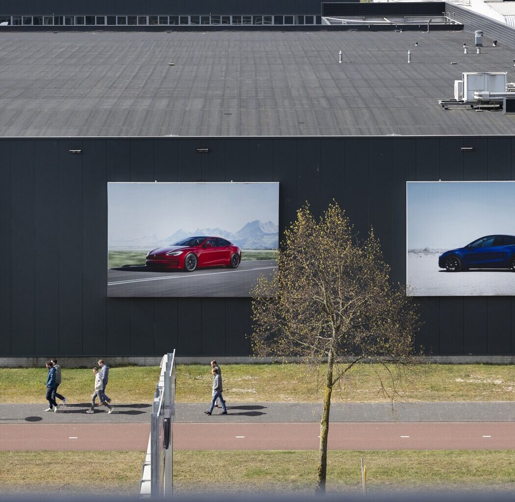Miljardenomzet van Nederlandse Tesla-bv levert onze schatkist weinig op - Follow the Money