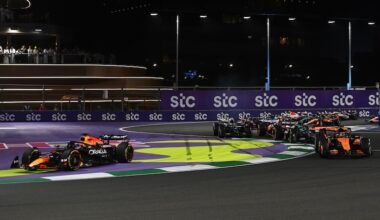 Verstappen links, Piastri rechts