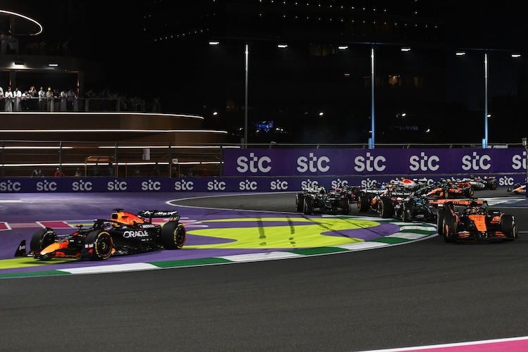 Verstappen links, Piastri rechts