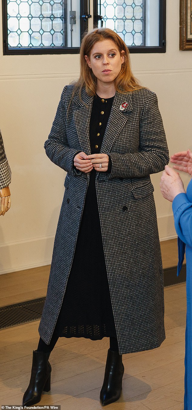 For the King's Foundation's Future Textiles exhibition in Chelsea, Beatrice selected a stylishly cosy look