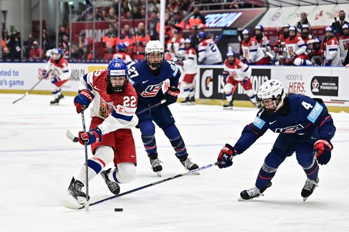 Česko - USA 0:4. Hokejistky podlehly favoritkám. Andrašovský: Sporný moment? Má se dbát na zdraví!
