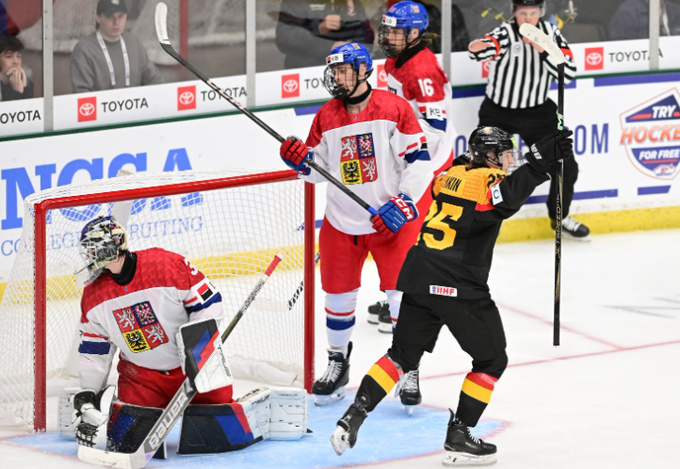 Česko - Německo 3:4p. Osmnáctka na MS znovu prohrála! V prodloužení rozhodl Schäfer