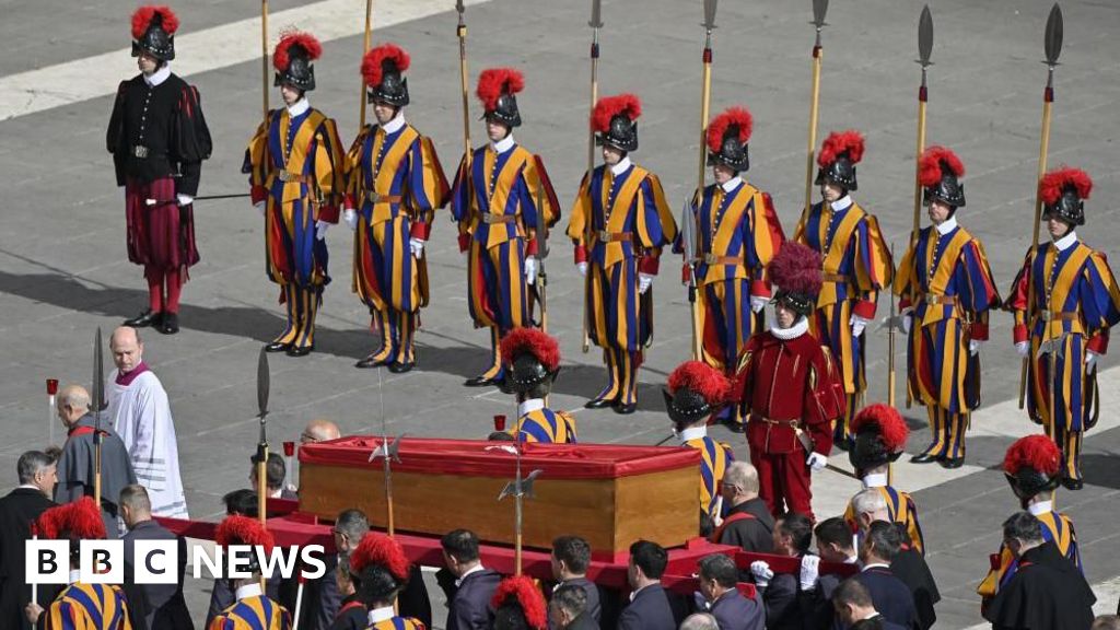 Mourners visit Pope Francis lying in state at St Peter's Basilica