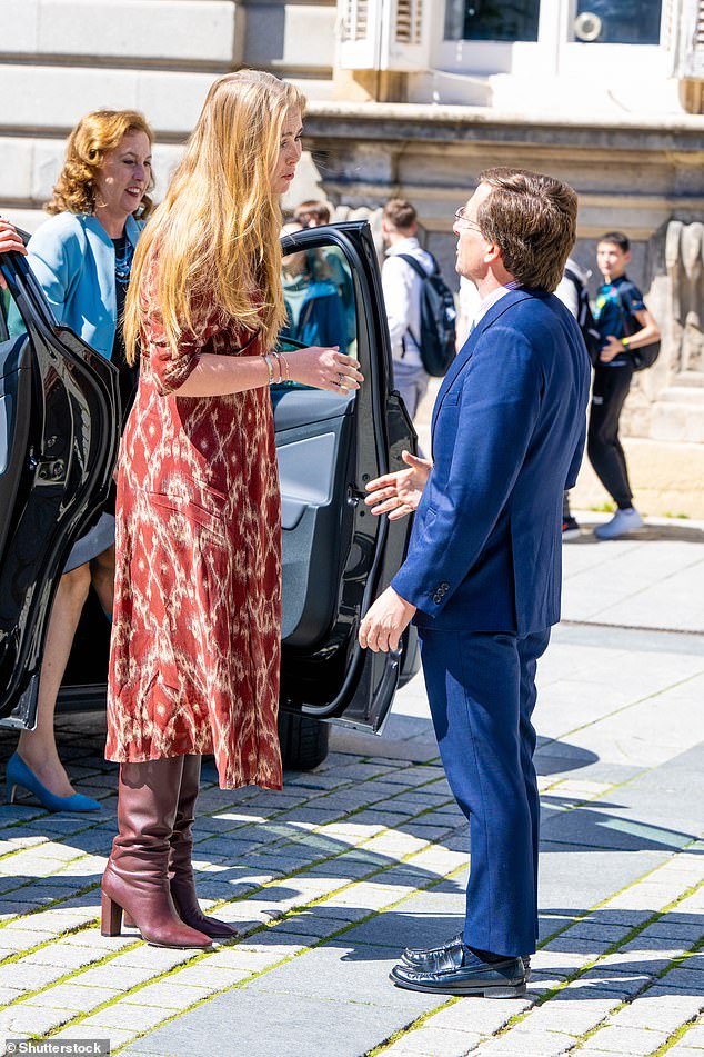Princess Amalia was - literally - head and shoulders above the mayor of Madrid