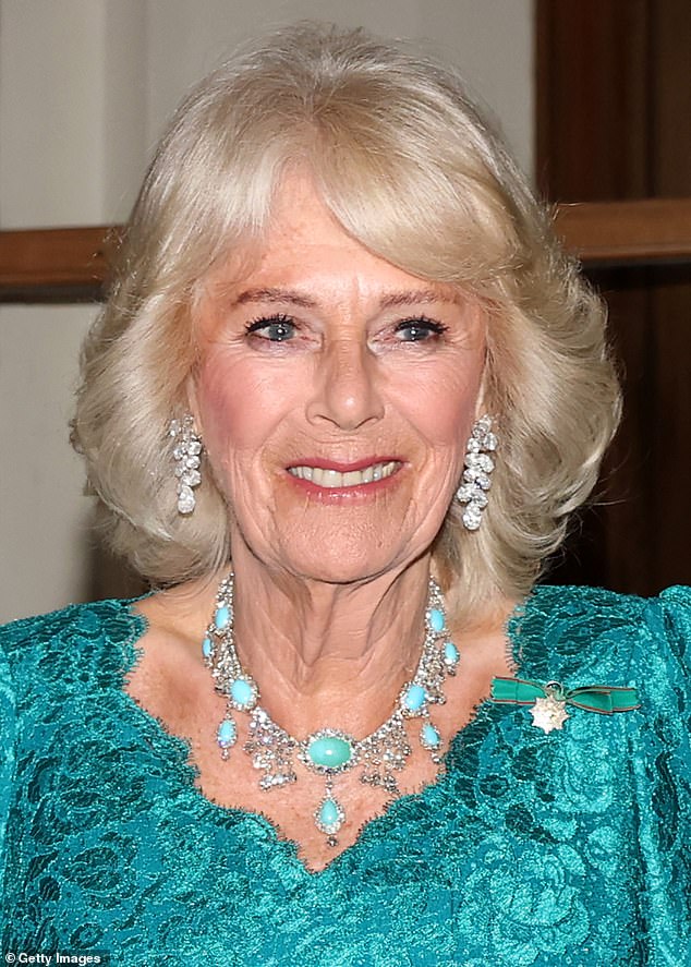 At a state banquet in Rome, Camilla dazzled in a vivid turquoise necklace, featuring cabochons framed in sparkling diamonds and accentuated with graceful fringes. She teamed the piece with one of her most beloved pairs of diamond earrings