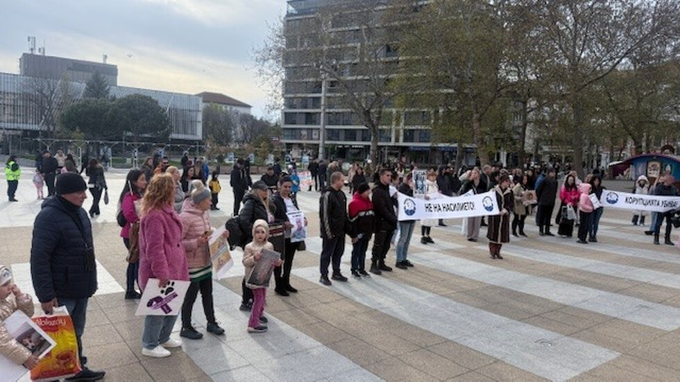 „Корупцията и насилието убиват“: Почетоха паметта на Сияна и Митко от Цалапица с протест (СНИМКИ) - Региони - България - Новините на NOVA