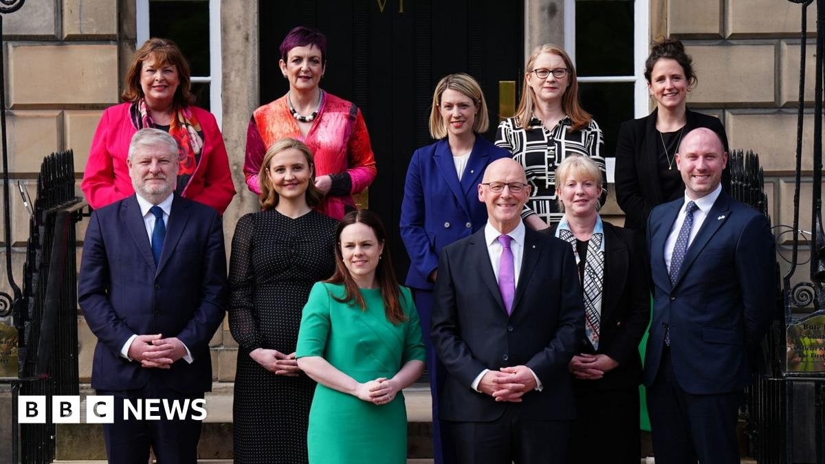 Scottish ministers to get £19k pay rise as freeze eased