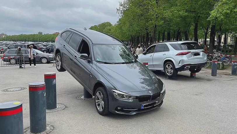 Der Mercedes hatte Glück
