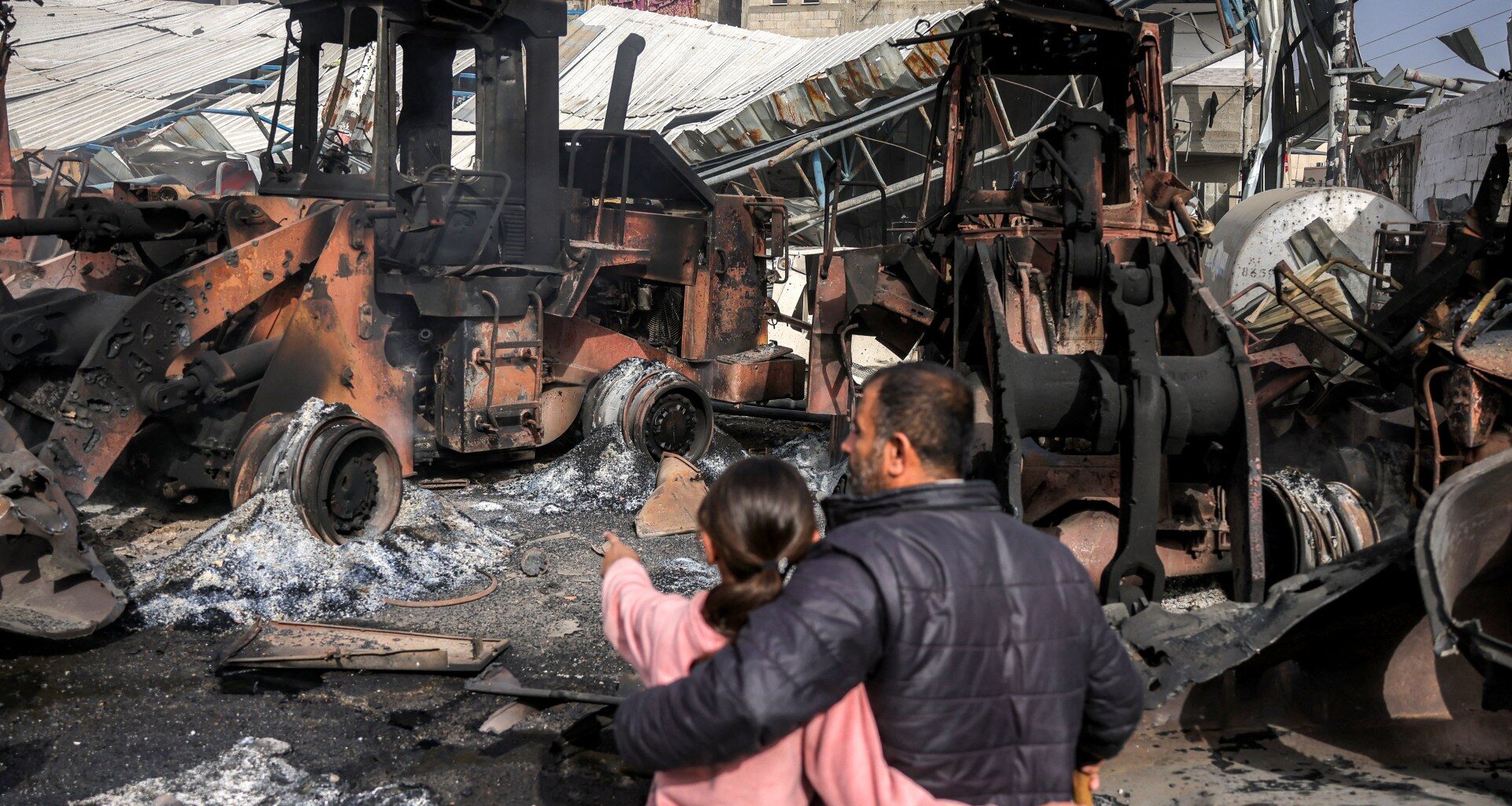 Israeli attacks kill 32 in Gaza, destroy bulldozers for recovering the dead | News