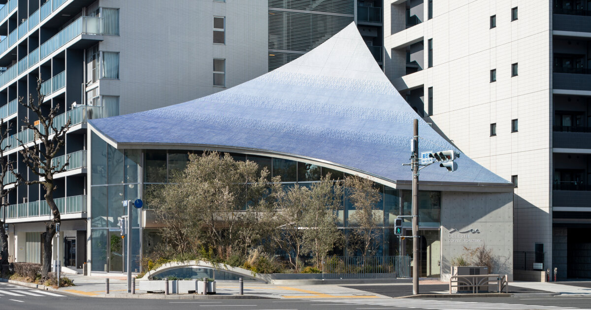 canopy of 28,000 tiles sweeps over yuko nagayama's café in japan