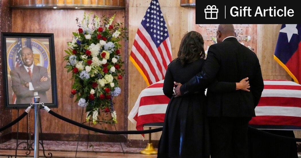 Abbott Delays Calling a Special House Election. Democrats Cry Foul.