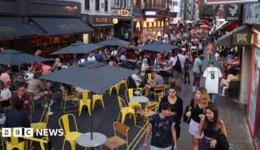 Bring back al-fresco dining and late night openings to boost economy and tourism, London councils urged by City Hall